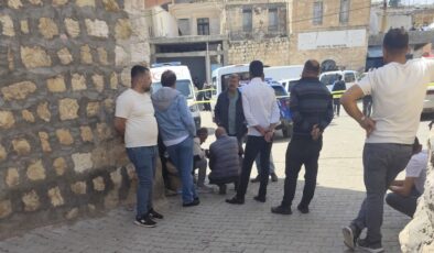 Mardin’de pazarcıyı boğazını keserek öldürdü