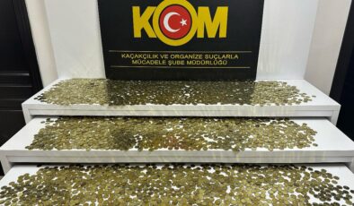 Mersin’de piyasa değeri 430 bin lira olan sahte euro ele geçirildi