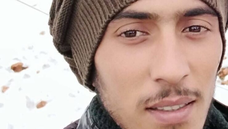 Mersin’de tıra çarpan sürücü öldü