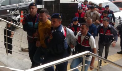 Mersin’de uyuşturucu tacirlerine çifte operasyon