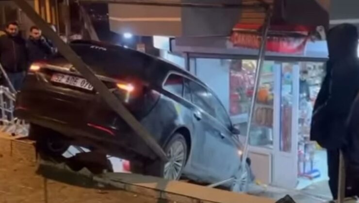 Ordu’da kaza yapan otomobil markete daldı