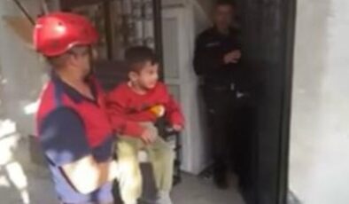 Osmaniye’de oyun oynarken mahsur kalan çocuğu itfaiye kurtardı