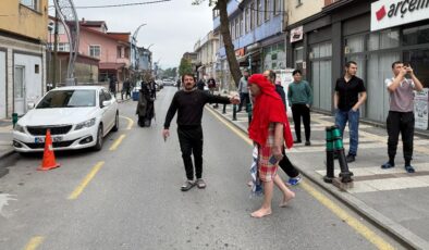 Sakarya’da depreme hamamda yakalandı: Peşatamelle sokağa kaçtı