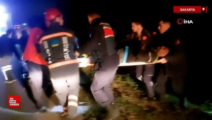 Sakarya’da şarampole uçan araçtan yaralı kurtarıldı: Sedyede sigara yaktı