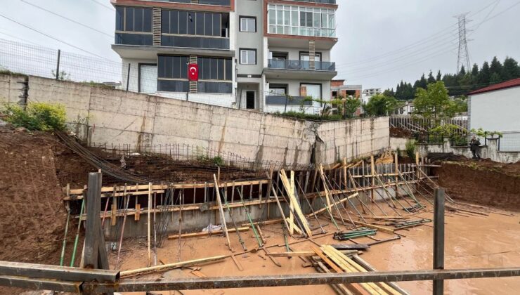 Sakarya’da tahliye edilen binadaki hasar gün ağarınca ortaya çıktı