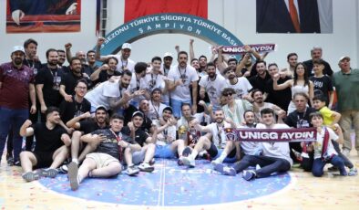 Şampiyon Trabzonspor kupasını aldı