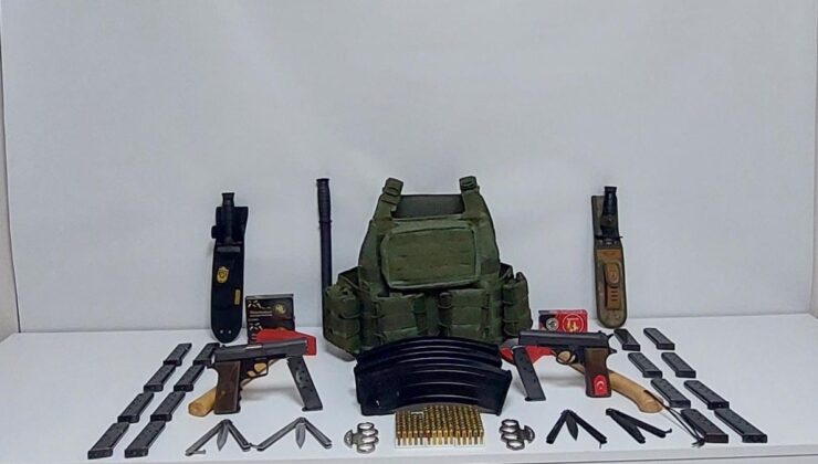 Samsun’da komşuyu tehditten arama yapılan evde cephanelik gibi malzeme çıktı