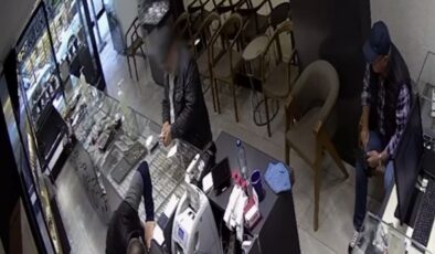 Samsun’da kuyumcuya sahte altın satarken yakalandılar