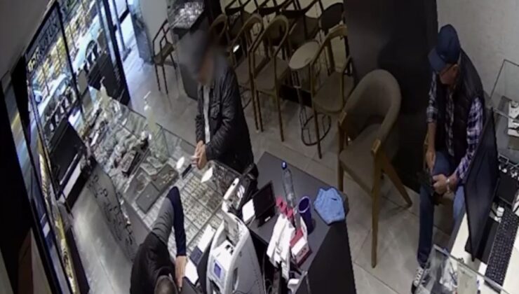 Samsun’da kuyumcuya sahte altın satarken yakalandılar