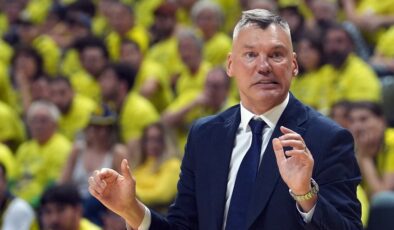 Sarunas Jasikevicius: 19 hücum ribaundu aldık