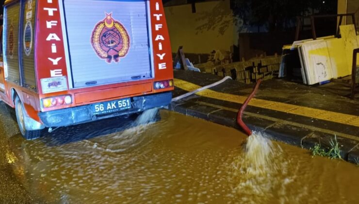 Siirt Kurtalan’da yağış su baskınına neden oldu