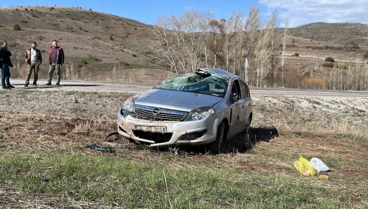 Sivas’ta kontrolden çıkan araç peş peşe taklalar attı: 5 yaralı