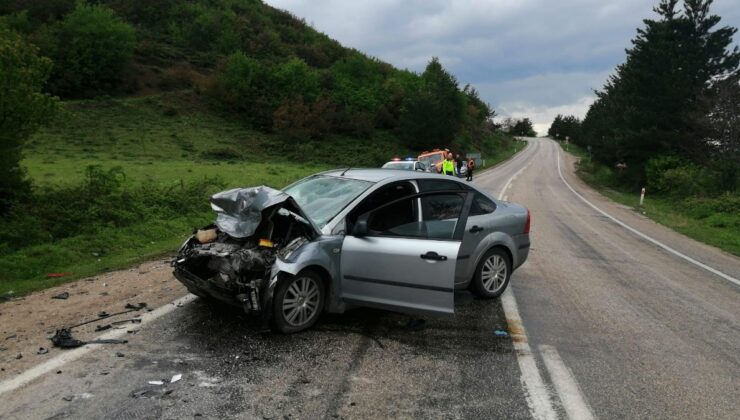 Tokat’ta araba ile kamyonet çarpıştı: 1 meyyit