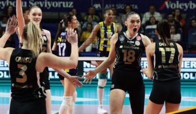 VakıfBank, Fenerbahçeyi yenerek seriyi 2-0 yaptı
