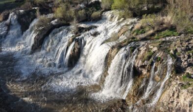 Van Muradiye Şelalesi coştu