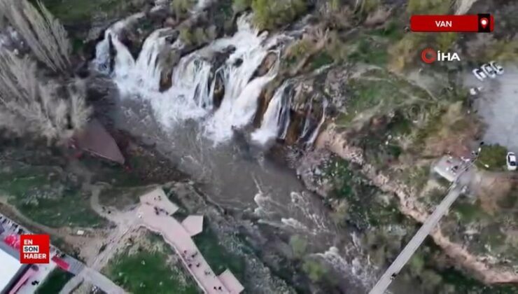 Van’da Muradiye Şelalesi coştu