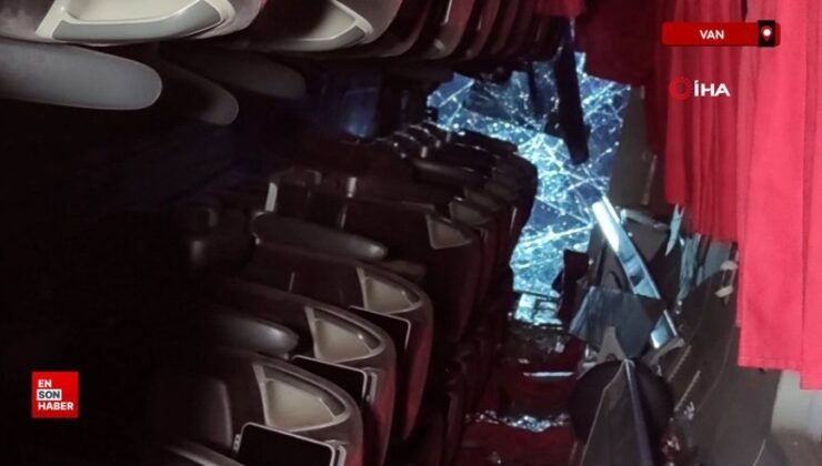 Van’da yolcu otobüsü devrildi