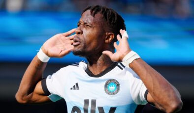 Wilfried Zaha’dan kendisine reaksiyon gösteren taraftarlara karşılık geldi