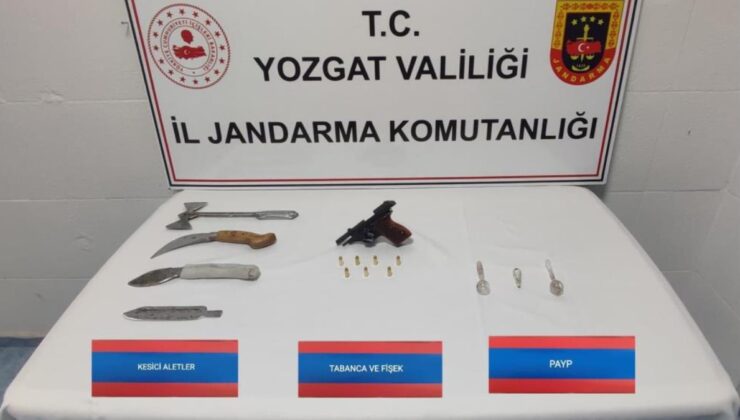 Yozgat’ta şüpheli otomobilde tabanca ve balta bulundu