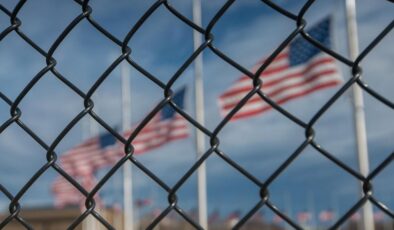 ABD idaresi, Colorado eyaletine göçmenlik maddelerini engellediği gerekçesiyle dava açtı