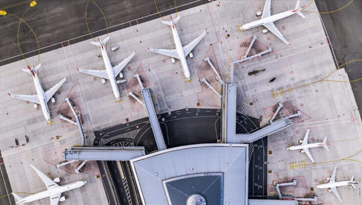 Abdulkadir Uraloğlu: Türkiye’de 4 ayda hava yoluyla 64,2 milyonu aşkın yolcu seyahat etti