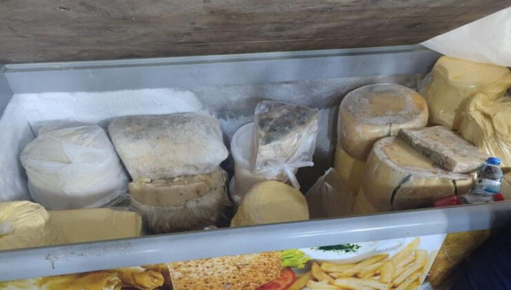 Adana’da fuarda satılan 240 kilo bozuk besin imha edildi