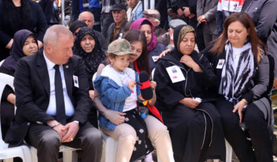 Afyonkarahisar’da son seyahatine uğurlanan şehit Lider Özen’in kızından yürek yakan kelamlar