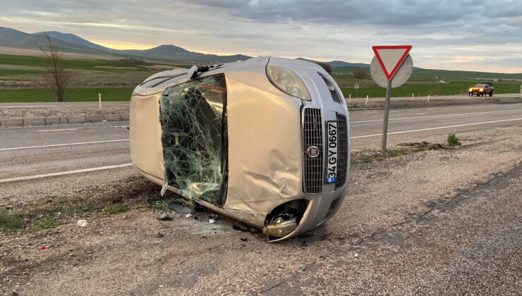 Aksaray’da takla atan arabadan burnu bile kanamadan kurtuldu