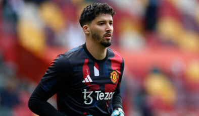 Altay Bayındır forma giydi! Manchester United, Brentford’a yenildi