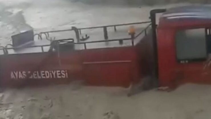 Ankara’da itfaiye aracı selde sürüklendi