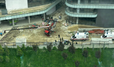 Ankara’da kule vinç devrildi: 3 yaralı