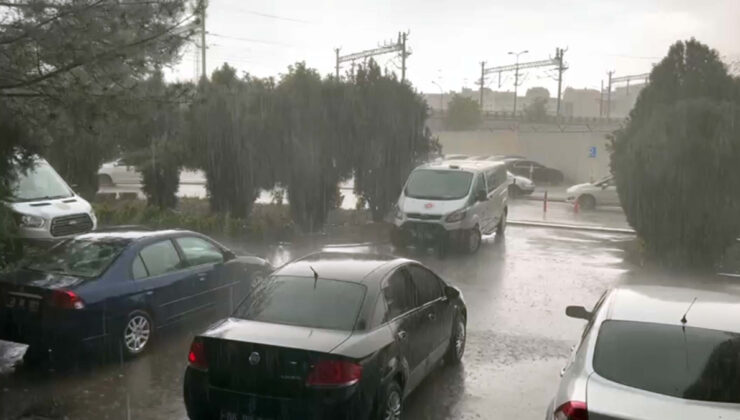Ankara’da sağanak yağış tesirli oldu