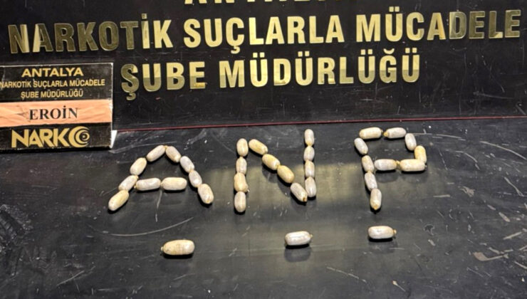 Antalya Havalimanı’nda yakalanan şüphelilerin 35 kapsül uyuşturucu yuttuğu belirlendi