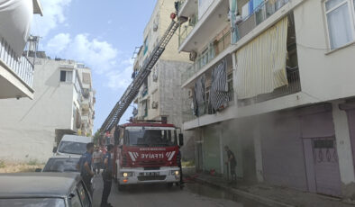 Antalya’da 4 katlı binada yangın paniği