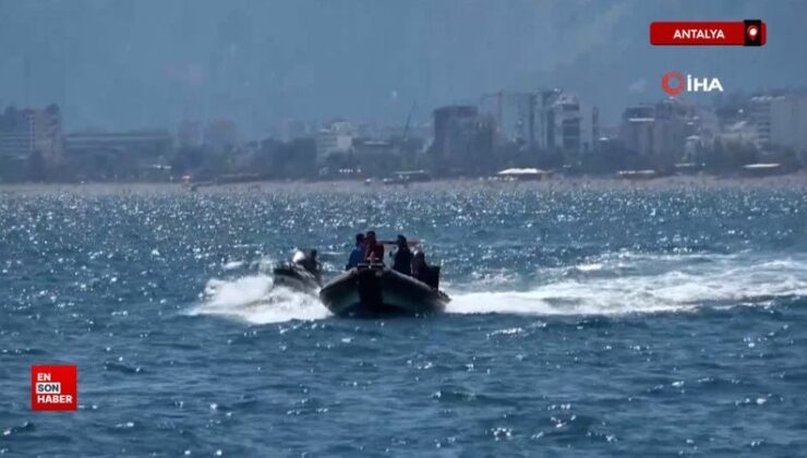 Antalya’da arızalanan motorbotta mahsur kalan 3 kişiyi deniz polisi kurtardı