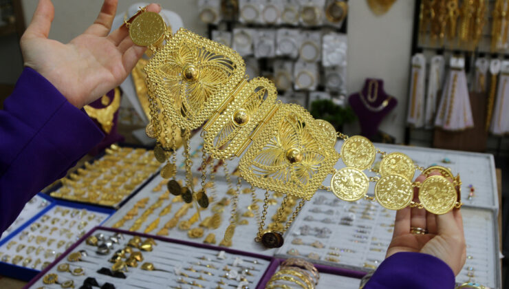 Antalya’da düğünlerde imitasyon takı modası başladı