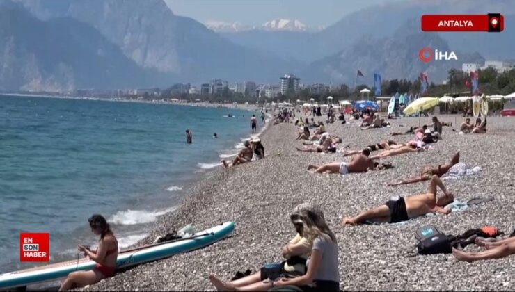 Antalya’da havalar ısınınca kıyılara akın ettiler