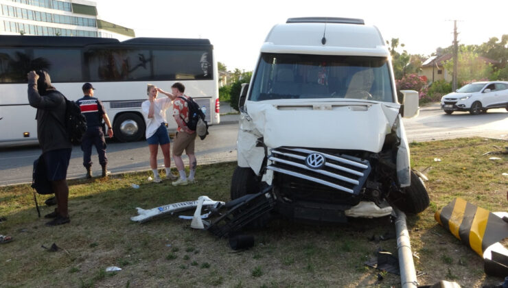 Antalya’da tıp minibüsü kaza yaptı: 3’ü turist 4 yaralı