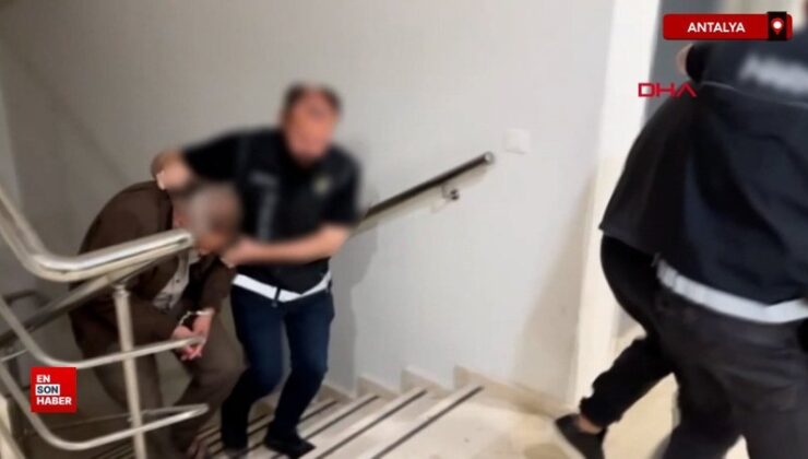 Antalya’da uyuşturucu ticareti yapan 2 kuşkulu, havalimanında yakalandı