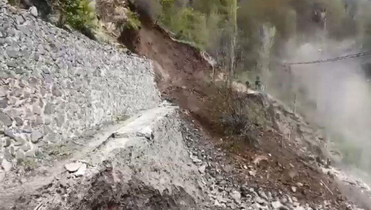 Artvin’de yol yapıı sırasında heyelan anı