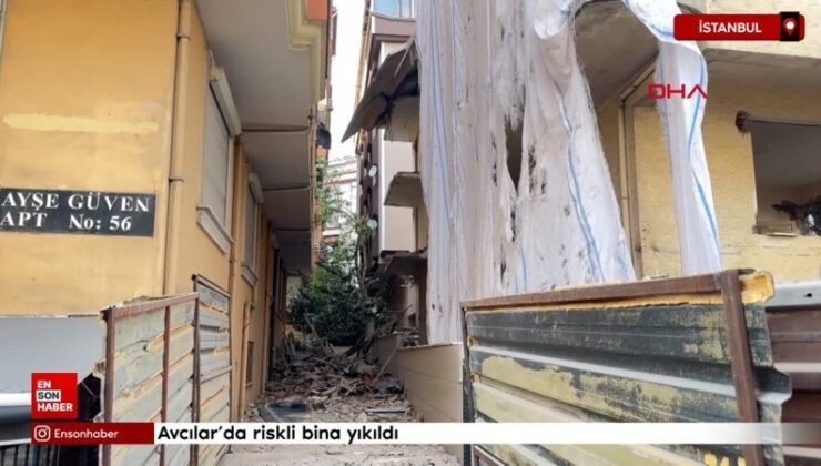 Avcılar’da riskli bina yıkıldı: Yan bina 4 saatliğine tahliye edildi