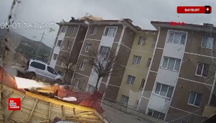 Bayburt’ta fırtınada binanın çatısı uçtu, kesimler minibüse çarptı