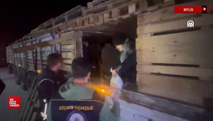 Bitlis’te tırın dorsesindeki saklı bölmede 42 sistemsiz göçmen yakalandı