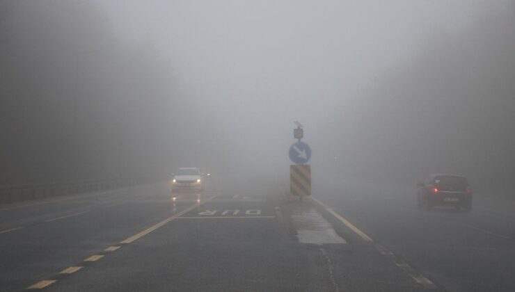 Bolu Dağı D-100 kara yolu geçişinde sis tesirli oluyor