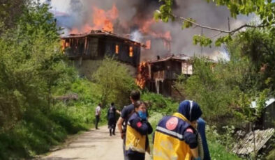 Bolu’da yangının sıçradığı cami küle döndü