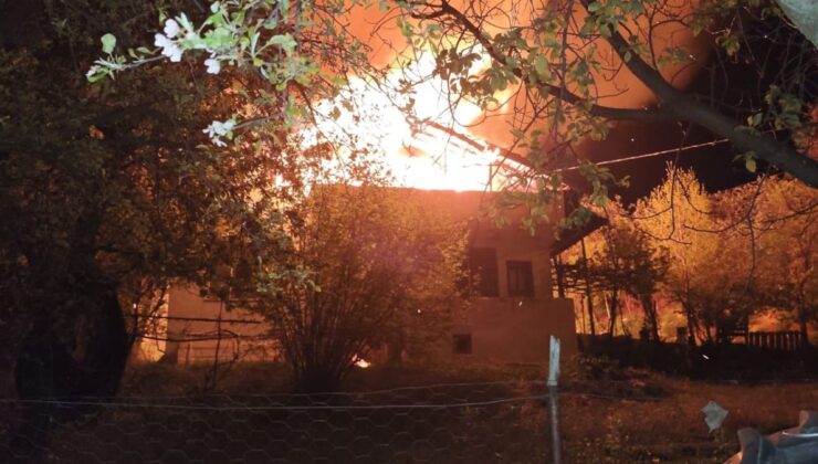 Bolu’da yatsı namazına giden adamın meskeni alev alev yandı