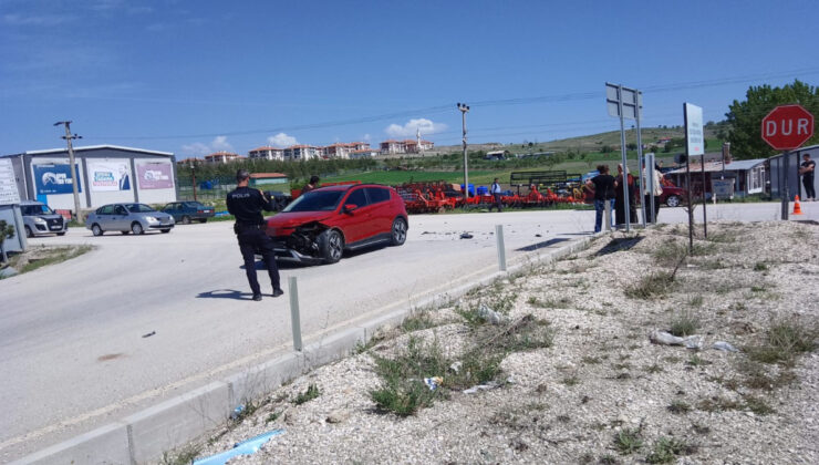 Burdur’da motosiklet ile araba baş başa çarpıştı: 1 meyyit