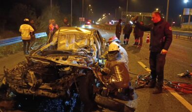 Bursa’da araba kamyonun altına girdi, şoför ağır yaralandı