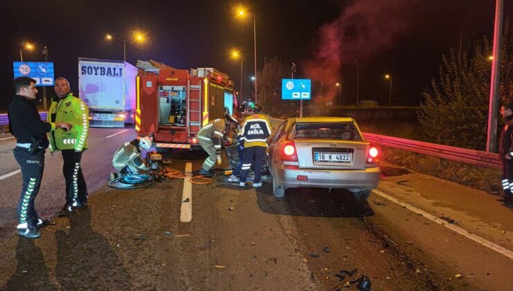 Bursa’da kamyonun altına giren arabanın şoförü ağır yaralandı