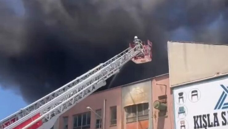 Bursa’da mobilya imalathanesinde yangın